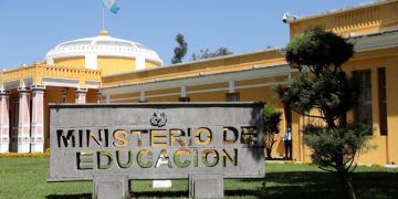 Ministerio de Educación dio a conocer que fue notificado sobre la denegatoria provisional al amparo presentado por el Movimiento Cívico Nacional contra el pacto colectivo de trabajo firmado por el STEG. / Foto: Archivo AGN.