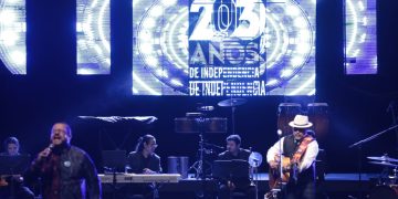 Presentación de grupo musical durante la Gala de la Canción Guatemalteca, por el 204 aniversario de la Independencia.