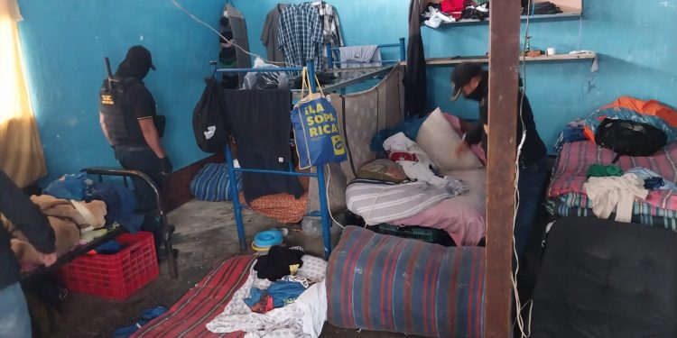 Requisa en preventivo de hombres de Quiché logra la incautación de varios ilícitos. / Foto: PNC.