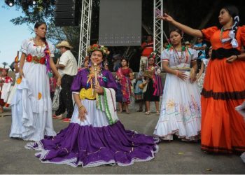Al igual que en el Pajón, San Pedro Sacatepéquez, San Marcos, otros lugares también mantienen la tradición de elegir la Hija del Pueblo, como en Cuilapa, Santa Rosa.