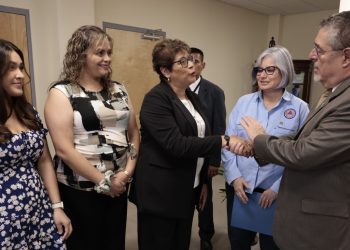 El presidente Bernardo Arévalo resaltó la labor de servicio de don Pepe Toledo. / Foto: Noé Pérez.