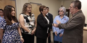 El presidente Bernardo Arévalo resaltó la labor de servicio de don Pepe Toledo. / Foto: Noé Pérez.