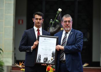 Homenaje póstumo a la doctora Lucrecia María Hernández Mack