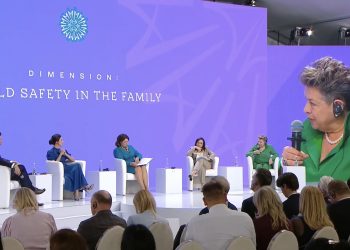 Doctora Lucrecia Peinado en la Cumbre de Primeras Damas y Caballeros.