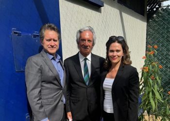 El periodista recibe la visita de dipolomáticos estadounidenses en la prisión del Mariscal Zavala.