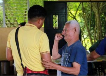 Jóvenes de Casa Intermedia conectan con adultos mayores a través del Proyecto de Acción Social. / Foto: SBS.