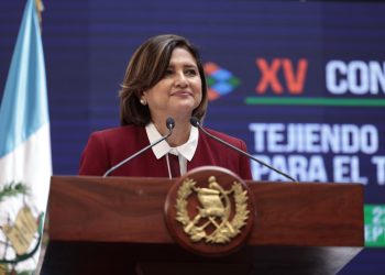 Presidenta en funciones Karin Herrera hace llamado a trabajar por mejorar el turismo como un proyecto de nación. / Foto: Noé Pérez.