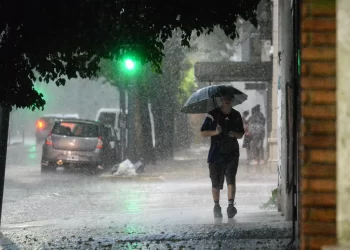 La lluvia tiende a ser más fuerte en las ciudades. / Foto: 0221.