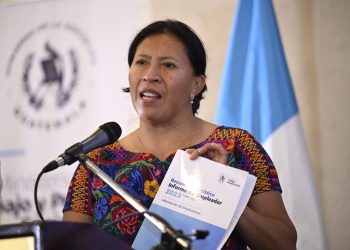 Ministra de Trabajo y Previsión Social, Miriam Roquel participó en la presentación del Informe del Empleador 2023, que revela datos estadísticos sobre la situación laboral formal de Guatemala. / Foto: Álvaro Interiano.