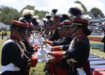 El presidente Bernardo Arévalo destacó que, dentro de la modernización del Ejército de Guatemala, está el ascenso de mujeres en distintos puestos de dirección y jefaturas. / Foto: Daniel Ordoñez y Gilber García.