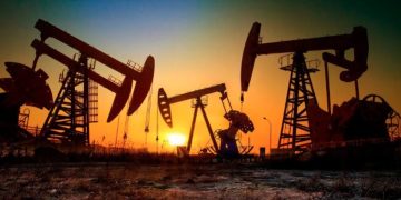 El precio del petróleo cayó a 65.75 dólares por barril, el preció más baja de 2024.