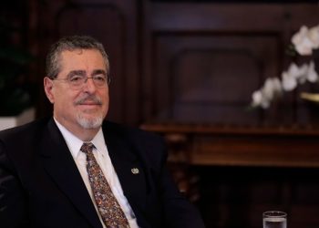 En una entrevista con el diario El País, el presidente Arévalo reafirma reafirma su convicción de transformar a Guatemala.