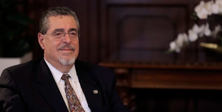 En una entrevista con el diario El País, el presidente Arévalo reafirma reafirma su convicción de transformar a Guatemala.