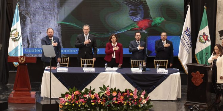 Presidenta en funciones Karin Herrera inaugura XV Congreso Nacional de Turismo