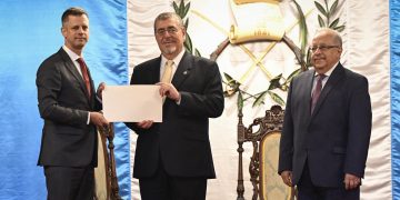 Presidente Arévalo recibió cartas credenciales de diplomáticos. / Foto: Álvaro Interiano.