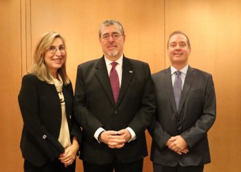 Presidente Bernardo Arévalo en reunión con CEAPI