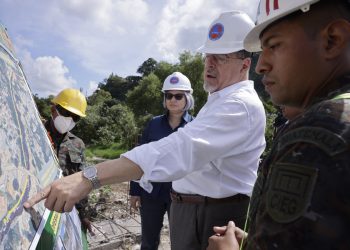 Presidente Bernardo Arévalo verifica trabajos de dragado y ampliación del cauce del río Chinautla