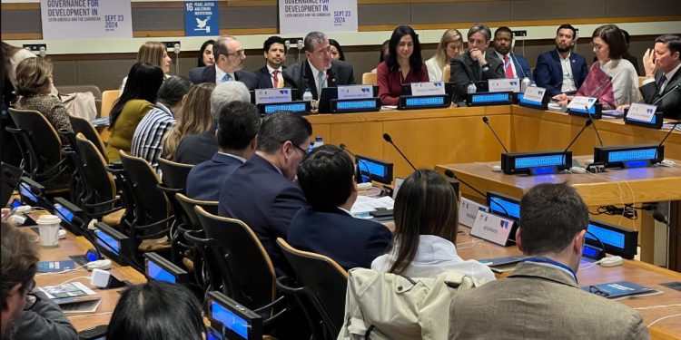 Presidente de Guatemala en diálogo con CAF y PNUD para fortalecer la democracia y la gobernanza.