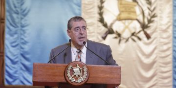 Presidente Bernardo Arévalo hace llamado a comisionados a evaluar objetiva y rigurosamente hojas de vida de aspirantes a magistrados de la Corte Suprema de Justicia y de Apelaciones.