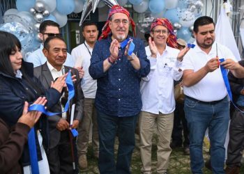 Presidente Bernardo Arévalo en inauguración de puestos de Salud. / Foto: SCSP.