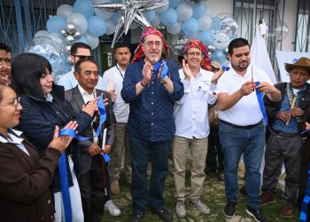 Presidente inaugura dos puestos de Salud en Chichicastenango
