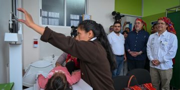 Presidente inauguró dos puestos de salud en Chichicastenango