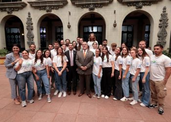 Presidente recibió a jóvenes voluntarios israelíes. / Foto: Noé Pérez.