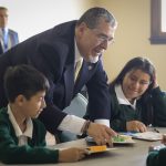 Presidente Arévalo visitó a estudiantes que participaron en taller Arte por el Cambio