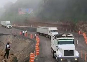 Según el viceministro de Infraestructura, esta semana definirán que empresa será la encargada de la rehabilitación en la Autopista Palín, Escuintla. / Foto: AGN.