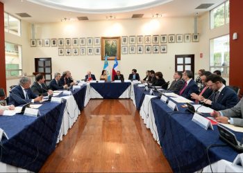 Viceministro de Relaciones Exteriores recibe a integrantes de misión empresarial y comercial de Chile