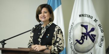 Vicepresidenta en su discurso al personal del Laboratorio Nacional de Salud. / Foto: Daniel Ordóñez.