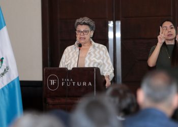 La doctora Lucrecia Peinado lidera la cuarta reunión plenaria de la Causa Nacional con y por Personas con Discapacidad. /Foto: Daniel Ordoñez.