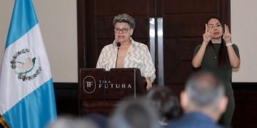 La doctora Lucrecia Peinado lidera la cuarta reunión plenaria de la Causa Nacional con y por Personas con Discapacidad. /Foto: Daniel Ordoñez.