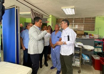Ministro Joaquín Barnoya supervisa el servicio de Salud en Huehuetenango. /Foto: MSPAS.