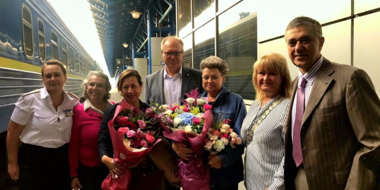 Primera dama, Lucrecia Peinado, a su llegada a Ucrania. /Foto: @RuslanSpirinUA