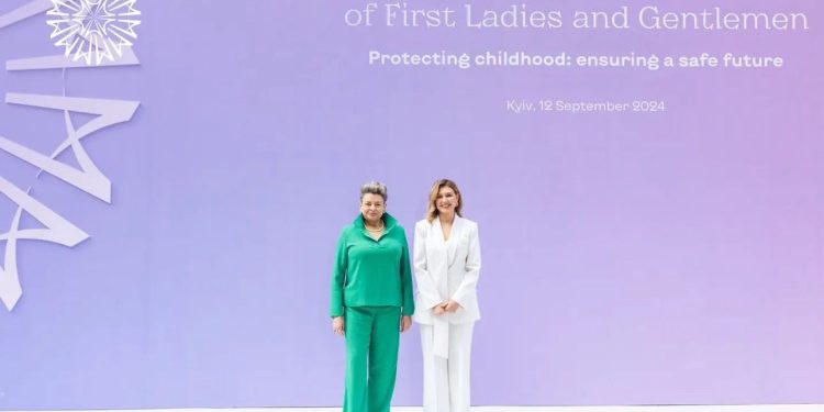 Doctora Lucrecia Peinado (izquierda) junto a la primera dama de Ucrania, Olena Zelenska. /Foto: @cumbre_flg