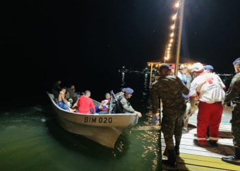 Grupo armado irrumpe en base naval luego de colisión de embarcaciones