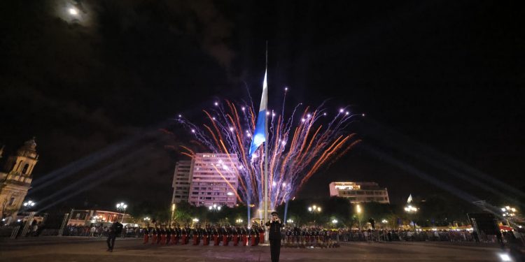 Acto de celebración de los 203 años de independencia. /Foto: Gilber García.