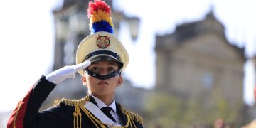 Estudiante del Liceo Guatemala en el desfie cívico escolar. /Foto: Gilber García.