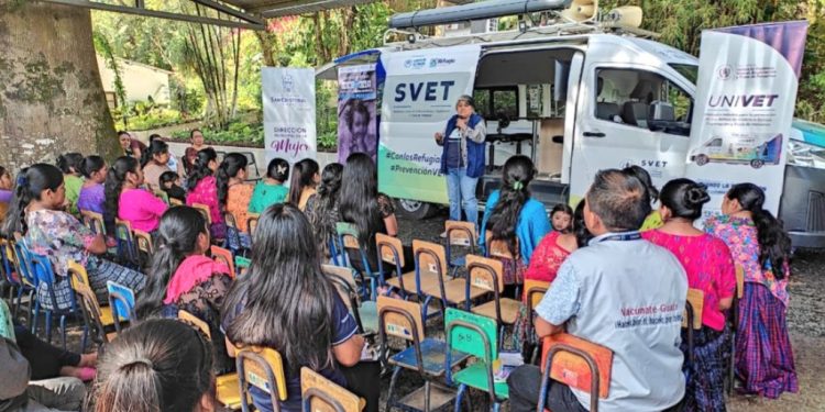 Madres de Alta Verapaz conocieron medidas de prevención de delitos VET. /Foto: SVET.