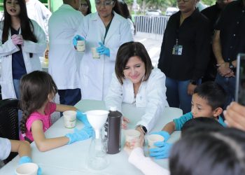 Los clubes de ciencia buscan que los niños y jóvenes se interesen por carreras científicas. /Foto: Vicepresidencia de la República.