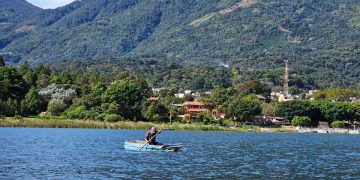 Con esta nueva medida, se espera que los recursos hidrobiológicos del lago puedan ser gestionados de manera más eficiente y sostenible. / Foto: MAGA.