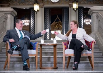 Presidente Bernardo Arévalo con la ministra de Educación, Anabella Giracca. / Foto: Álvaro Interiano.