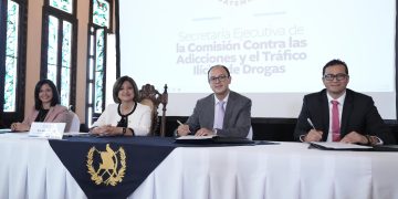 Karin Herrera participó en la firma de la carta de entendimiento entre SECCATID y Usac. /Foto: Vicepresidencia de la Republica.