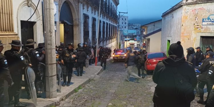 Dipanda efectúa requisa en el preventivo de varones de Quetzaltenango