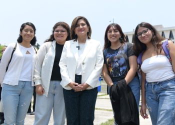 Karin Herrera ha destacado su compromiso con apoyar a los universitarios. /Foto: Gobierno de la República.