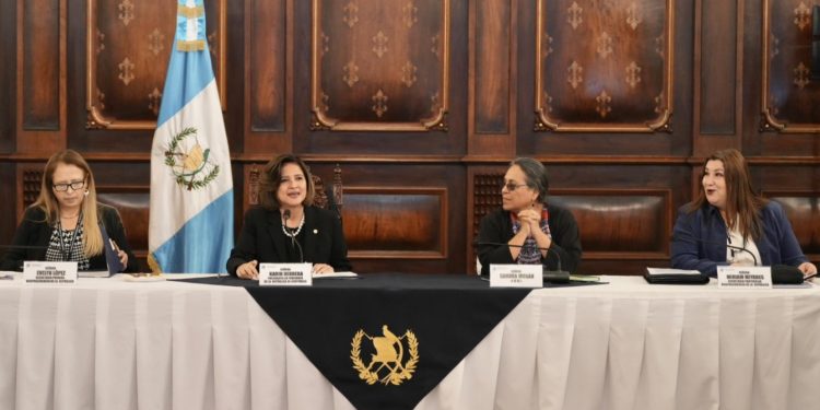 Karin Herrera en el Encuentro de Mujeres para el Desarrollo. /Foto: Vicepresidencia de la República.