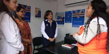 La presidenta en funciones, Karin Herrera, visitó el Centro de Atención a Personas Migrantes y Refugiadas en Huehuetenango. /Foto: DCA.