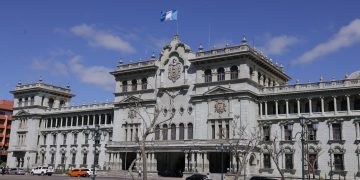 Tour gratuito del Inguat recorrerá lugares emblemáticos de la ciudad, entre ellos el Palacio Nacional de la Cultura. /Foto: Gilber García.