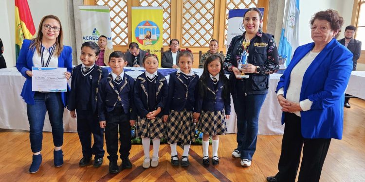 Llevan a cabo la premiación de altares patrios